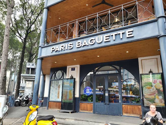 베트남 호치민시 3군 거리에 위치한 파리바게뜨 카오 창(Cao Thang)점 전경. /사진=차현아 기자.