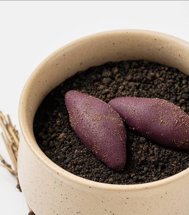 고구마를 형상화한 정식당의 디저트. 인스타그램