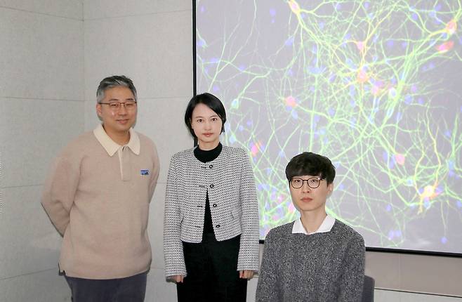 이번 연구를 수행한 DGIST 연구진. 고재원(왼쪽부터), 엄지원 교수, 김현호 박사후연수연구원.[DGIST 제공]