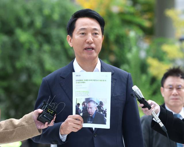 ▲오세훈 서울시장이 8일 '여론조사비 대납 의혹'을 수사하는 민중기 특별검사팀의 사무실이 마련된 서울 KT광화문빌딩 웨스트에 조사를 받기 위해 출석하고 있다. ⓒ연합뉴스