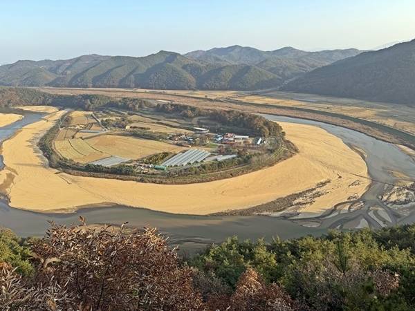 회룡포 전망대에서 바라본 회룡포
