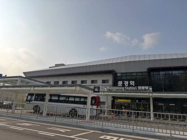 KTX 이음이 경기 판교역과 경북 북부를 빠르게 연결한다.