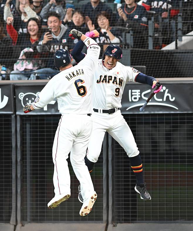 ▲ 나카타 쇼와 이토이 요시오. ⓒ 사진공동취재단