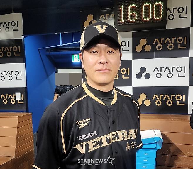 베테랑팀 감독 자격으로 나선 인터뷰에 강민호. /사진=박수진 기자