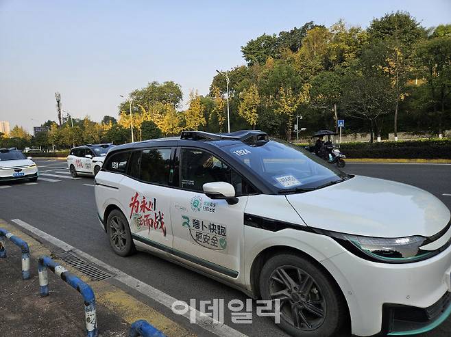 [이데일리 이명철 특파원]중국 충칭에서 운행하는 바이두의 무인 로보택시.