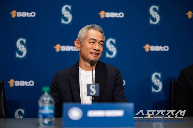이치로는 지난 7월 아시아 선수 최초로 메이저리그 명예의전당에 헌액됐다. 명예의전당 투표에서 394표 중 393표를 받았다. 1표차로 만장일치 헌액에 실패했다. 사진캡처=시애틀 매리너스 SNS