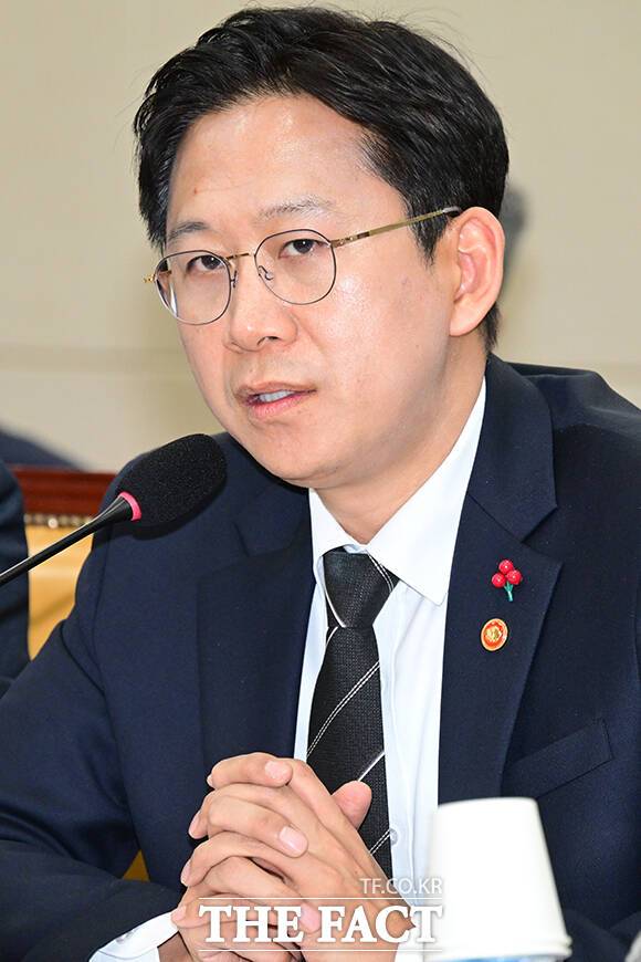 현안 질의 참석한 배경훈 부총리 겸 과학기술정보통신부 장관.