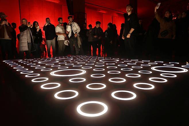 15일(현지시각) 디자인 위크 기간 중 이란 테헤란에 있는 테헤란 대학에서 열린 전시회. 로이터 연합뉴스