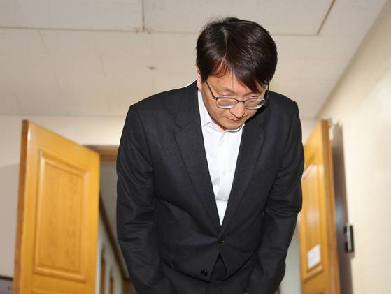 박대준 쿠팡 대표이사가 지난달 30일 서울 종로구 정부서울청사에서 열린 쿠팡 개인정보 유출 관련 긴급 관계부처 장관회의를 마친 후 대규모 개인정보 유출 사고에 대해 사과하고 있다. 우상조 기자