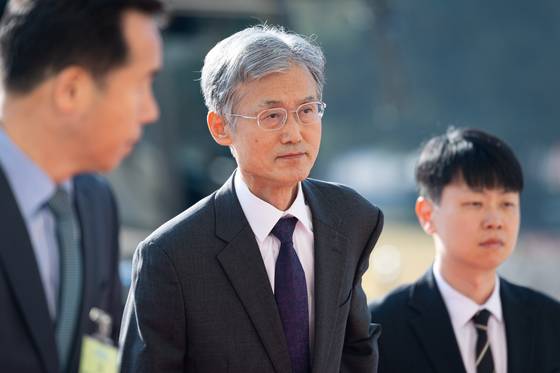 조희대 대법원장이 지난달 4일 서울 여의도 국회에서 내년도 정부 예산안에 대한 시정연설에 참석하기 위해 이동하고 있다. 국회사진기자단