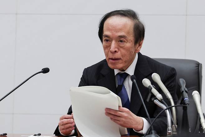 (도쿄 로이터=뉴스1) 우동명 기자 = 우에다 가즈오 일본은행 총재가 1일(현지시간) 도쿄에서 금융정책결정회의를 마친 뒤 기자회견을 갖고 "추가 금리 인상 시기는 향후 데이터에 따라 앞당겨질 수도 있다”고 밝히고 있다. 2025.05.02   ⓒ 로이터=뉴스1  Copyright (C) 뉴스1. All rights reserved. 무단 전재 및 재배포,  AI학습 이용 금지. /사진=(도쿄 로이터=뉴스1) 우동명 기자