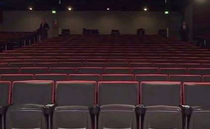 텅 빈 ‘메갈로폴리스’ 상영관 [엑스 갈무리]