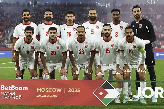 [모스크바=AP/뉴시스] 요르단 축구 국가대표팀과 야잔(윗줄 오른쪽에서 3번째). 2025.09.04.