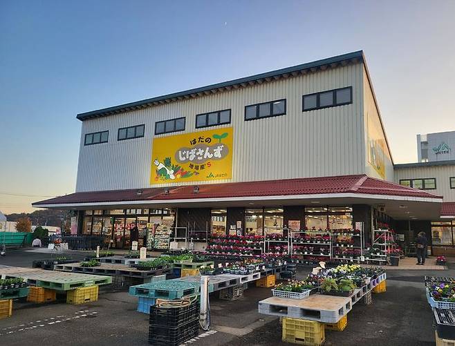 [도쿄=뉴시스] 지난달 26일 오후 일본 도쿄도 가나가와현 하다노시 로컬푸드 직매장 '지바산즈(JA Hadano 地場産's)' 전경. (사진=임소현 기자) *재판매 및 DB 금지