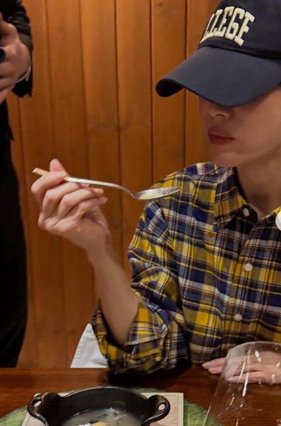 [서울=뉴시스] 송혜교. (사진=송혜교 인스타그램 캡처) 2025.12.02. photo@newsis.com *재판매 및 DB 금지