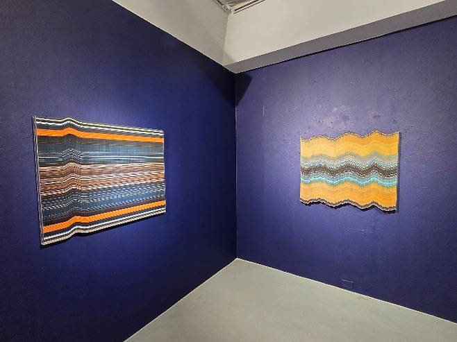 사진을 접거나 펼쳐 새로운 형상과 이야기를 풀어나가는 전병삼 작가의 개인전 '사라짐의 미학'이 서울 종로구 인사동 갤러리그림손에서 8일까지 열린다. 곽인숙 기자