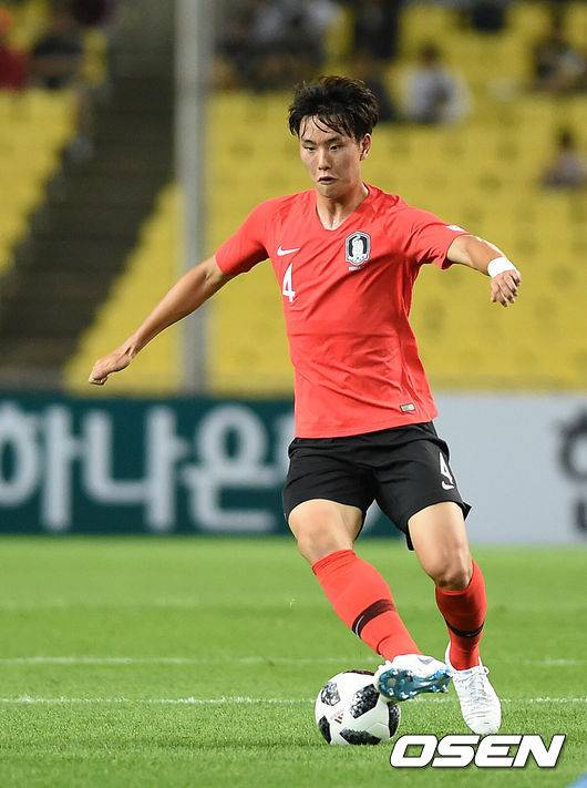 [OSEN=대구, 지형준 기자] 신태용 감독이 이끄는 한국이 28일 대구스타디움에서 열린 온두라스와 평가전서 손흥민-문선민의 연속골에 힘입어 2-0으로 승리했다.전반 한국 정승현이 드리블을 하고 있다. /jpnews@osen.co.kr