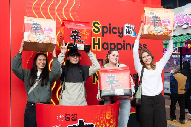 많은 외국인도 구미역 일대서 열린