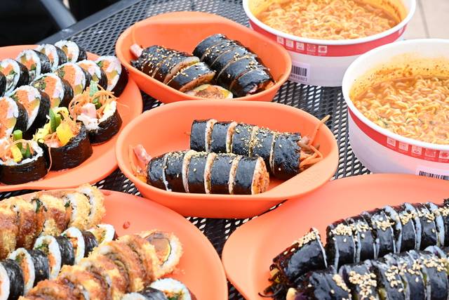 사진은 김천김밥축제에 참여한 김밥