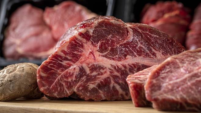 생고기를 재냉동 후 해동하는 과정에서 박테리아가 증식할 수 있다｜출처: 클립아트코리아