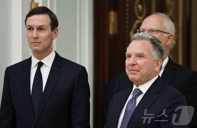 モスクワを訪問したスティーブ・ウィトコフ米国ホワイトハウス特使（右）とトランプ米大統領の娘婿ジャレッド・クシュナー元ホワイトハウス上級顧問。 2025.12.02。 ⓒ AFP = News1 ⓒ News1 イ・ジイェゲスト記者