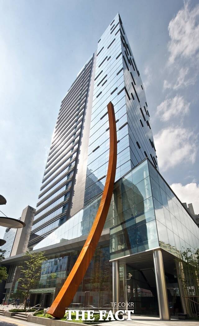 동국제강그룹이 3일 정순욱 동국제강 재경실장(CFO·최고재무책임자) 상무를 전략실장으로 선임하는 등 주요 경영진 인사·조직개편을 단행했다./동국제강그룹