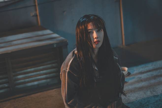 드라마 ‘친애하는 X’에서 가정폭력 피해자이자 애처로운 악녀 ‘아진’을 연기한 배우 김유정./티빙
