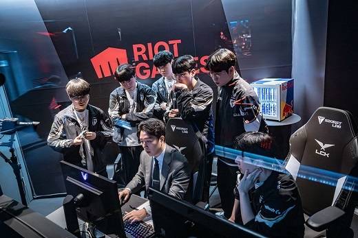 LCK 아레나 내 코치 박스.