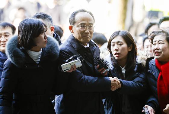 국회의 12·3 비상계엄 해제 의결 방해 의혹을 받는 추경호 전 국민의힘 원내대표가 지난 2일 서울 서초구 서울중앙지방법원에서 열린 영장실질심사에 출석하고 있다. 뉴스1