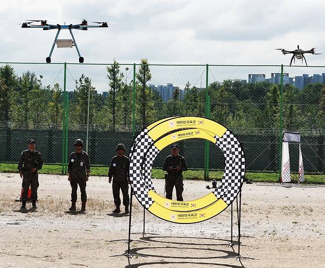 지난 10월 경기 평택시 육군 제51사단 비룡여단에서 열린 '예비군 기동대장 드론운용 집체교육'. / 사진=연합뉴스