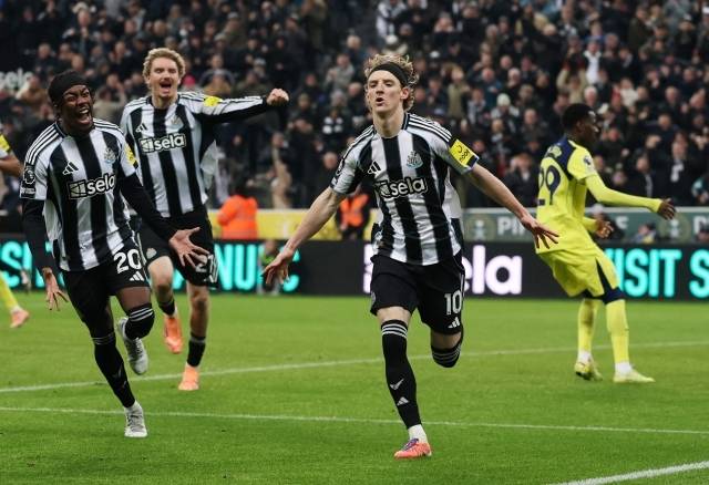 논란의 페널티 판정 후, 고든은 기회를 놓치지 않고 득점했다. 사진=REUTERS=연합뉴스