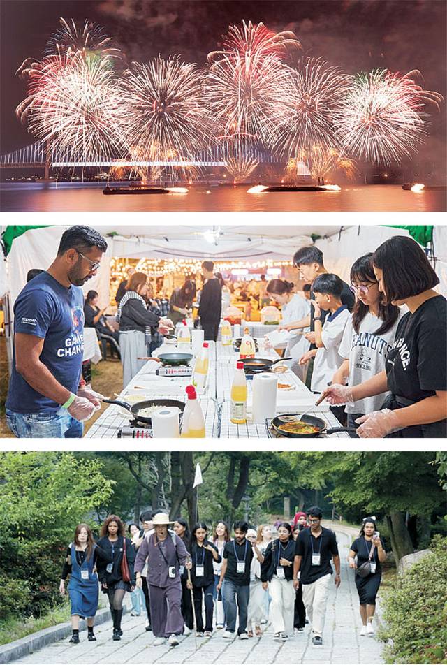 지난달 15일 부산 수영구 광안리해수욕장 일대에서 열린 제20회 부산불꽃축제 도중 화려한 불꽃들이 광안리 밤바다를 수놓고 있다(위 사진). 지난 9월 별바다부산 나이트마켓에선 참가자들이 전을 부치고 있다(가운데 사진). 아래 사진은 지난 8월 부산 범어사에서 외국인 관광객을 상대로 열린 템플레킹 현장 모습.  연합뉴스·부산관광공사·부산시청 제공