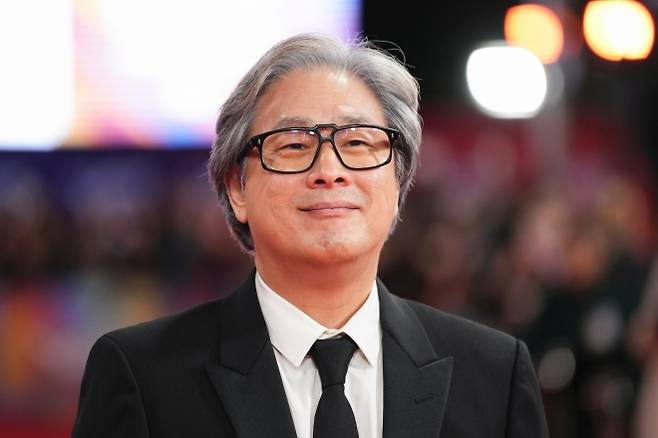런던영화제 ‘어쩔 수가 없다’ 시사회 참석한 박찬욱 - 박찬욱 감독이 15일(현지 시간) 영국 런던에서 열린 제69회 런던 영화제에서 영화 ‘어쩔 수가 없다’ 시사회에 참석해 포토타임을 갖고 있다. 2025.10.16. 뉴시스