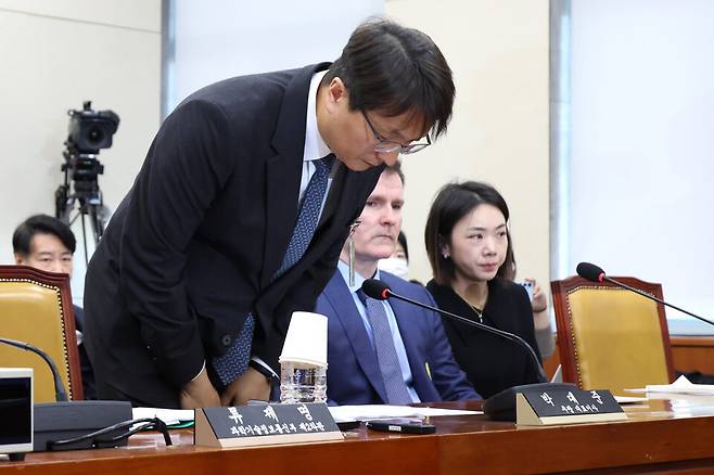 박대준 쿠팡 대표가 2일 국회 과학기술정보방송통신위원회 전체회의에서 열린 쿠팡 침해사고 관련 현안 질의에 출석해 인사하고 있다. ⓒ시사저널 박은숙