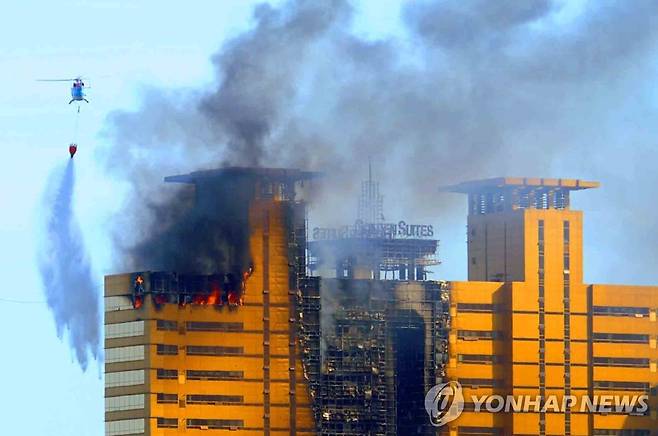 2010년 10월 발생한 부산 해운대구 38층짜리 건물 화재 [연합뉴스 자료사진]
