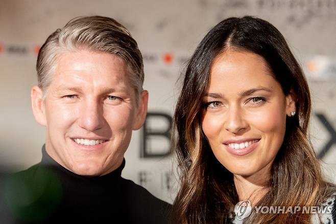 2020년 한 행사에 참석했을 당시의 슈바인슈타이거(왼쪽)와 이바노비치.  [EPA=연합뉴스]