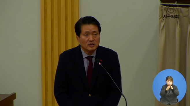 강범석 인천 서구청장이 4일 열린 제277회 서구의회 제2차 정례회에서 의원들의 질의에 대해 답변하고 있다. 사진=인천서구의회방송 캡쳐