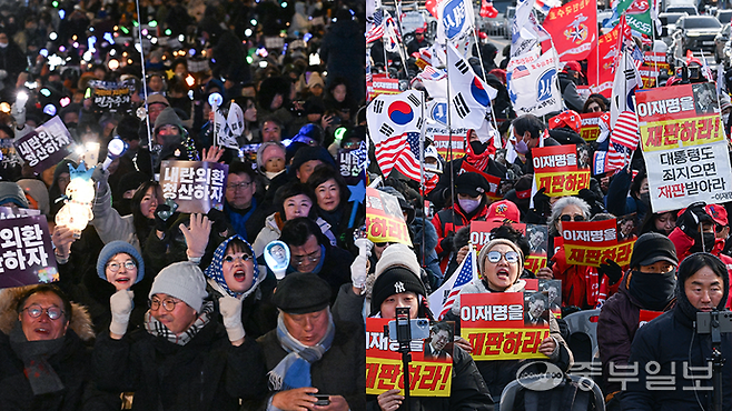 (왼쪽)12.3 비상계엄 1년을 맞은 3일 오후 서울 여의도 국회 앞 도로에서 열린 '12.3 내란외환 청산과 종식, 사회대개혁 시민대행진'에 참여한 시민들이 응원봉을 들고 구호를 외치고 있다. (오른쪽)같은날 오후 서울 여의도 국회의사당역 앞에서 신자유연대 등 보수단체 회원들이 이재명 대통령을 규탄하며 구호를 외치고 있다. 임채운기자