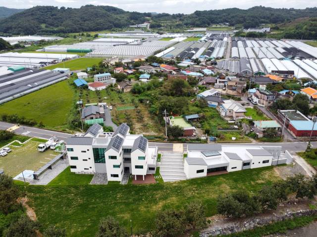 하동군 농업근로자 기숙사 전경.