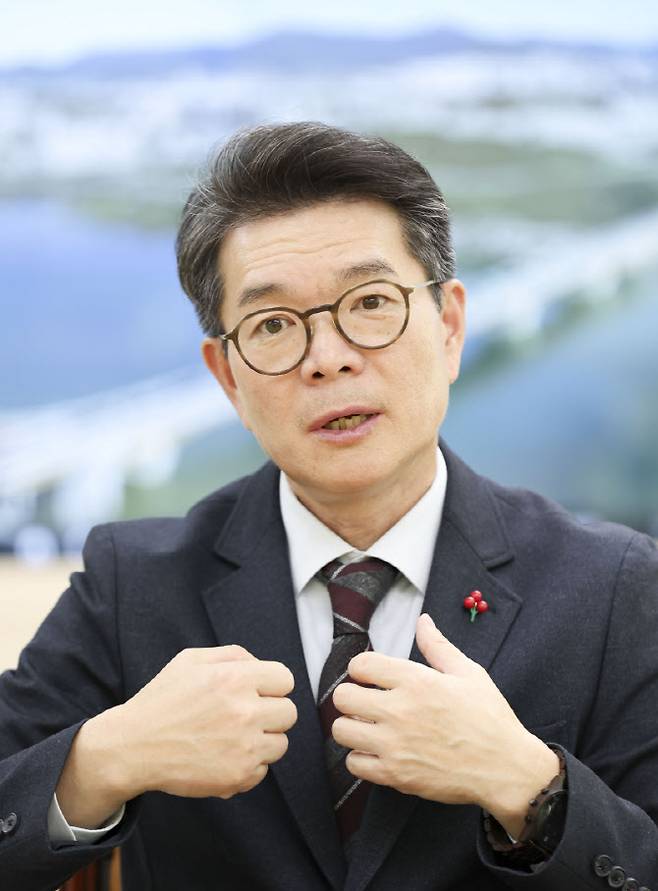 [이데일리 이영훈 기자] 정원오 성동구청장이 1일 서울 성동구청에서 이데일리와 인터뷰하고 있다.