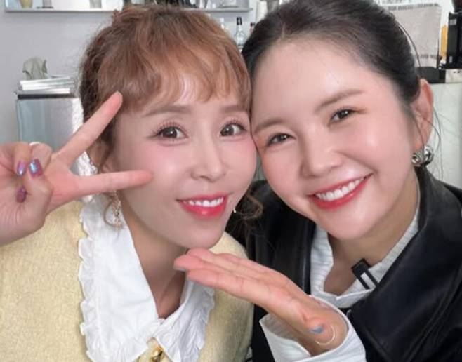 신지는 지난 6월 7세 연하 가수 문원과 결혼을 발표했다. 현재 두 사람은 신혼집에 거주하며 결혼을 준비하고 있다. 사진=신지 인스타그램