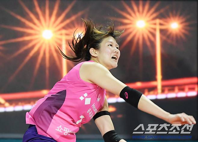 5세트 17-16에서 김다은이 대역전극에 마침표를 찍는 공격을 성공시켰다. 사진=정재근 기자