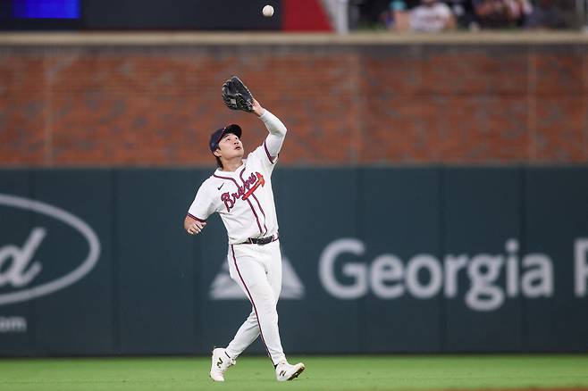 Sep 22, 2025; Atlanta, Georgia, USA; Atlanta Braves shortstop Ha-Seong Kim (9) catches a pop fly against the Washington Nationals in the ninth inning at Truist Park. Mandatory Credit: Brett Davis-Imagn Images







<저작권자(c) 연합뉴스, 무단 전재-재배포, AI 학습 및 활용 금지>