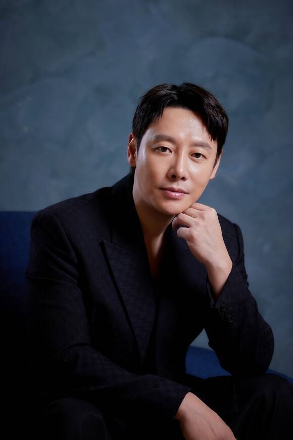 배우 김동욱이 영화 '윗집 사람들' 개봉 관련 인터뷰를 진행했다. /㈜바이포엠스튜디오