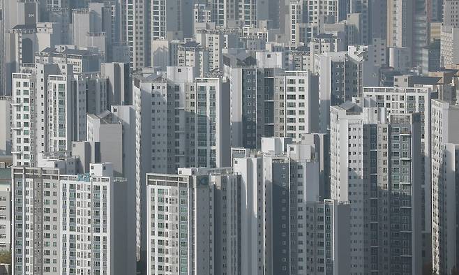 9일 오전 서울 남산에서 바라본 아파트의 모습. 연합뉴스