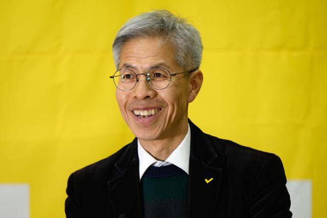 권영국 정의당 대표가 지난달 17일 서울 구로구 중앙당사에서 본보와 인터뷰를 갖고 있다. 하상윤 기자