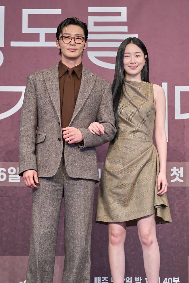 박서준(왼쪽), 원지안.사진=JTBC