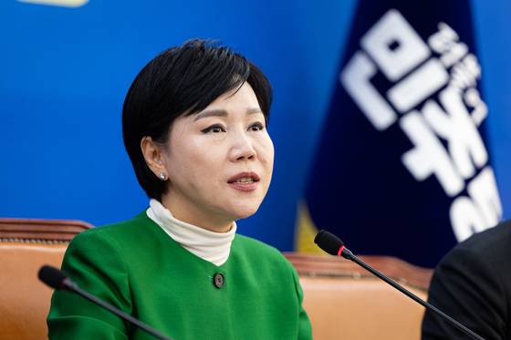 전현희 더불어민주당 의원이 지난 2일 서울 여의도 국회에서 열린 사법행정 정상화 TF 개혁안 보고회에서 모두 발언을 하고 있다. 뉴스1