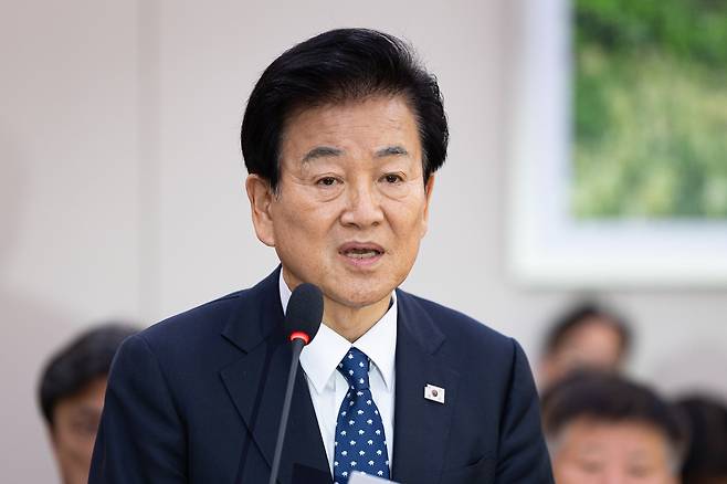 Unification Minister Chung Dong-young delivers remarks on the passage of bills during the seventh full session of the National Assembly’s Foreign Affairs and Unification Committee at the National Assembly in Yeouido, western Seoul, on Nov. 28. [NEWS1]