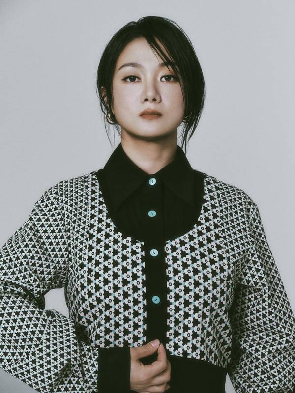 개그우먼 박나래가 전 매니저들로부터 1억원 규모의 부동산 가압류 신청을 당하면서 갑질 의혹에 휘말린 가운데, 기획사 미등록 운영 여부까지 밝혀지면서 논란의 중심에 섰다.